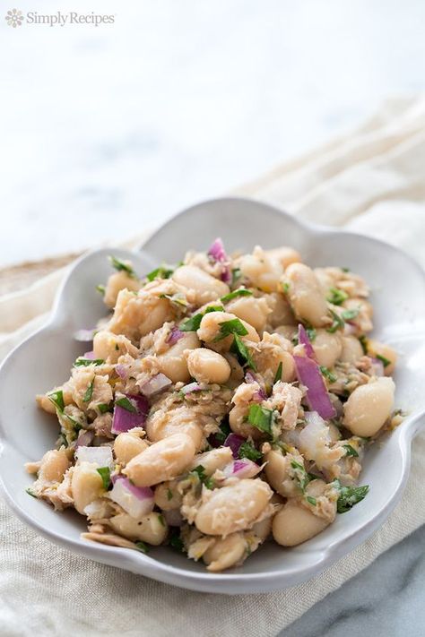 Bean And Tuna Salad, Tuna And White Bean Salad, Salad Simple, White Bean Recipes, Homemade Beans, White Bean Salad, Canned Tuna, Tuna Salad Recipe, Tuna Recipes