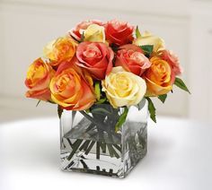 Peach Sunset, Flowers Pottery, Square Glass Vase, Vase Display, Money Bouquet, Square Vase, Rose Arrangements, Soft Rose, Vase Centerpieces