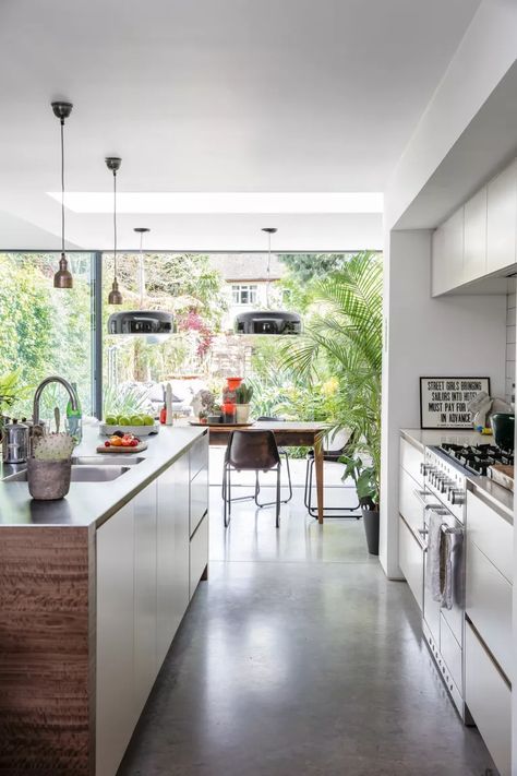 Long Kitchen Diner, Bright Kitchen, Long Kitchen, Georgian Townhouse, Open Plan Kitchen Living Room, Rock N Roll Style, Kitchen Extension, Vintage Rock, Kitchen Diner