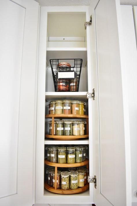 Narrow Spice Cabinet Organization, Medicine Cabinet Organization Ideas, Cabinet Organization Ideas, Spice Cabinet Organization, Spice Rack Organization, Kitchen Cupboard Organization, Spice Organization Drawer, Pantry Organization Ideas, Medicine Cabinet Organization