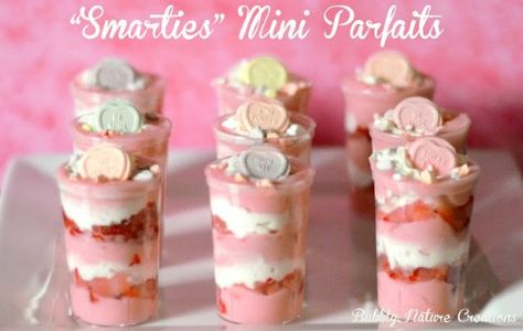 Conversation Hearts Mini Parfaits - 20 Tasty and Romantic Valentine’s Day Treats You Will Love Valentine Cakes, Valentines Treats, Beaux Desserts, Holiday Sweets, Parfait Recipes, Valentines Day Food, Valentines Ideas, Valentine's Day Recipes, Valentines Day Treats