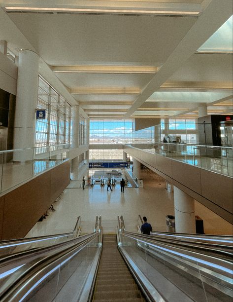 #airport #phoenix Phoenix Sky Harbor Airport, Arizona Airport, Phoenix Airport, Pinterest Feed, Book Things, Phoenix Arizona, Cute Anime Wallpaper, Summer 2024, Anime Wallpaper