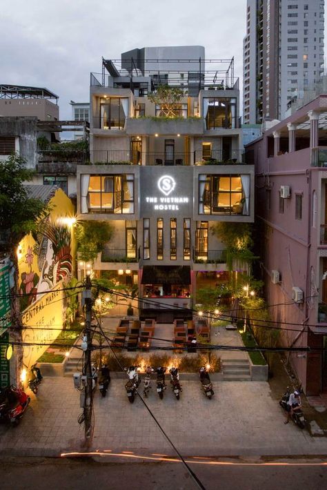 Mini Hotel Design Architecture, Hostel Exteriors, Hostel Plans Architecture, Mini Hotel Design, Shophouses Design, Hostel Design Ideas, Vietnam Architecture, Hostel Design, Student Hostel