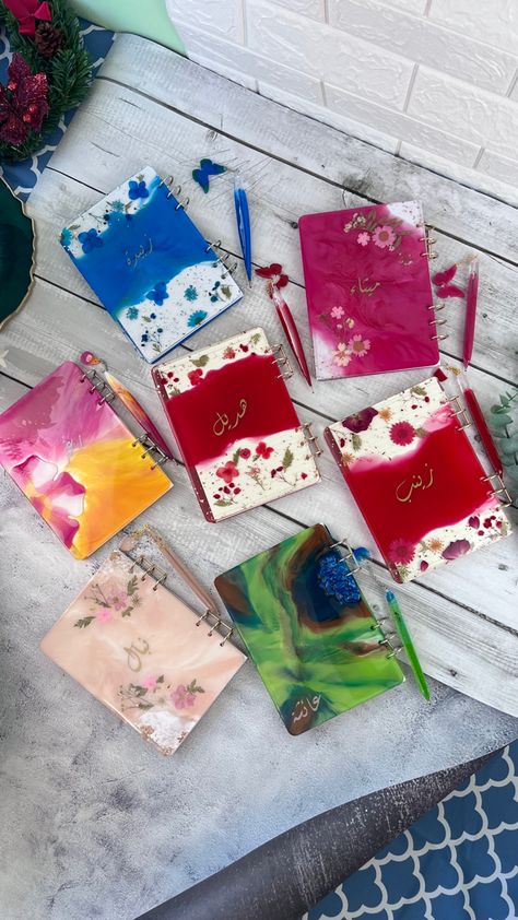 Resin Notebook, Resin Pens, Yellow Resin, Homemade Bracelets, Resin Crafts Tutorial, Diy Resin Projects, Resin Frame, Resin Wall Art, Dslr Background Images