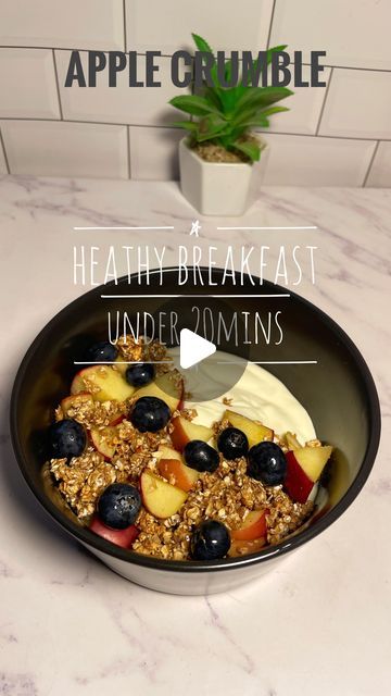 Dr. Chef Chi || Healthy food blogger on Instagram: "Indulge in this easy yet delicious healthy breakfast of apple crumble with Greek yogurt and your body will thank you for it. 

Day 2 of 20 healthy breakfast under 20mins. 

Ingredients: 
Chopped apple
Oats 
Cinnamon powder 
Honey 
Greek yogurt 
Blueberries 

Lightly toast the mix on a pan on low to medium heat for about 5-6mins or till it’s golden brown. 

Enjoy. 

Like, share, save and follow for more. 
.
.
.
.
.
.
.
.
.
.
.
#applecrumble #healthybreakfastideas #breakfastideas #healthyrecipes #healthylivingtips #easybreakfastideas #doctorchef #drchefchi #chis_cuisines" Apple Yogurt Bowl, Cinnamon Apple Yogurt Bowls, Greek Yogurt With Honey And Fruit, Greek Yogurt And Granola Breakfast, Greek Yogurt With Fruit And Granola, Yummy Healthy Breakfast, Herbalife Recipes, Healthy Food Options, Apple Crumble