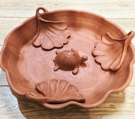 Ceramic Bird Bath, Pottery Angels, Earthenware Pottery, Pottery Workshop, Pottery Painting Designs, Pottery Handbuilding, Garden Pottery, Raku Pottery, Slab Pottery