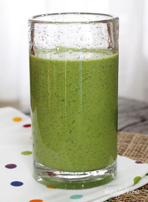 Skinny Green Monster Smoothie | Skinnytaste Green Monster Smoothie, 300 Calorie Meals, Resep Smoothie, Green Monster, 300 Calories, Green Monsters, Diet Menu, Smoothie Shakes, Smoothie Drinks