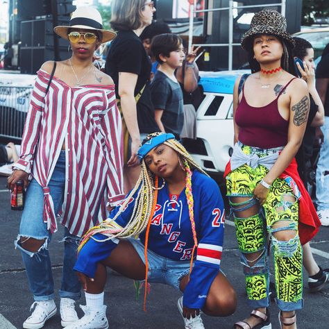 16 Badass Looks from The 2017 Roots Picnic from essence.com Roots Picnic Outfit, Roots Picnic Festival Outfit, Essence Festival Outfits What To Wear, Erykah Badu Concert, Roots Picnic, Festival Fits, Afro Punk Fashion, Essence Festival, Street Style 2017