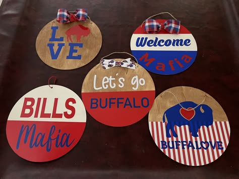 Buffalo Bills Decorations Diy, Buffalo Bills Cricut Projects, Buffalo Bills Signs Diy, Buffalo Bills Sign, Buffalo Bills Crafts, Cricut Presents, Buffalo Bills Stuff, Sports Crafts, Football Crafts