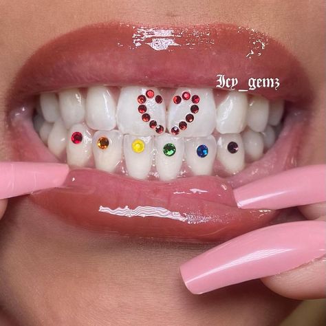 Teeth Gems, Pink Smiley, Tooth Gems, Smiley Piercing, Tooth Gem, Teeth Jewelry, Cute Piercings, Dope Jewelry, Love Is Love