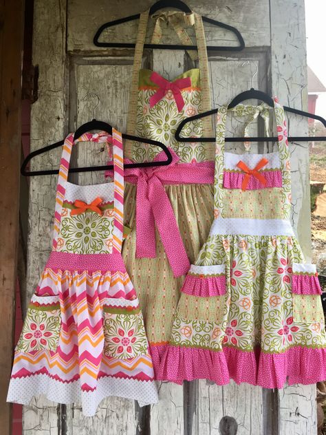 Kelley Girl Aprons Mexican Aprons, Diy Aprons, Child Apron Pattern, Dress Up Aprons, Homemade Aprons, Child Apron, Modern Aprons, Apron Patterns