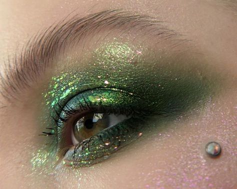 Green Leaf Makeup, Green Carnival Makeup, Green Fantasy Makeup, Green Elf Makeup, Wood Elf Makeup, Artemis Makeup, Leprechaun Makeup, Forest Green Makeup, Elves Makeup