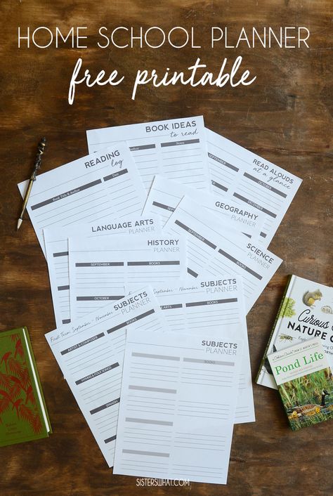 Download this free printable school planner. Simple and easy to use. Perfect for home school or distance learning or just every day learning. #homeschool #homeschoolprintable #homeschoolplanner Home School Planner Free, Homeschool Planner Printable Free, Free Homeschool Planner, Homeschool Planning Printables, Home School Planner, Homeschool Student Planner, Homeschool Worksheets Free, Homeschool Lesson Planner, Planner Free Printable