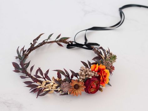 A winter flower crown in beautiful tones of burgundy, black and brown. Thanks to the use of artificial flowers and leaves, the crown is durable. It is a special touch to your bohemian look. A flower crown is more beautiful than the pictures.  Head circumference: one size fits all (adjustable) / fits adults and older children We offer customized accessories, matching the floral crown. Here you can buy a matching floral boutonniere: https://www.etsy.com/listing/672949700/customized-flower-boutonni Fall Wedding Crown, Autumn Wedding Flower Crown, Fall Floral Crown, Fall Flower Crown Wedding, Autumn Flower Crown, Bride Halo, Bridesmaid Flower Crown, Bohemian Flower Crown, Floral Boutonniere