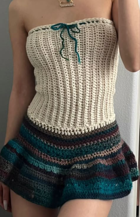 Crochet Skirt Aesthetic, Crochet Tops Aesthetic, Shoe Crochet, Earth Vibes, Crochet Short Dresses, Things To Crochet, Mode Crochet, Crochet Clothing And Accessories, Crochet Design Pattern