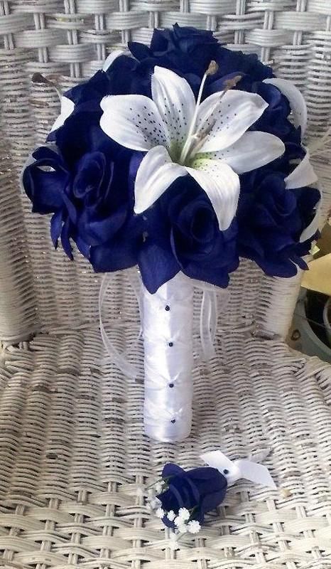 White lily bouquet with navy flowers Royal Blue Bouquet, White Tiger Lily, Lilies Bouquet, Lily Silk, Rose Colors, Silk Wedding Bouquets, Lily Wedding, Brides Bouquet, Lily Bouquet