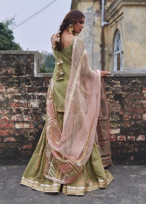 Gharara Designs, Desi Fits, Bridal Dresses Pakistan, Desi Outfits, Pakistani Fashion Party Wear, Salwar Kamiz, Pakistani Dresses Casual, Traditional Indian Outfits, Desi Clothes