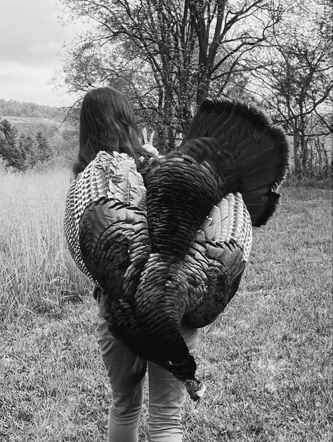 #turkey #hunting #country #southern #farmlife Duck Hunting Senior Pictures, Hunting And Fishing Senior Pictures, Women Hunting Pictures, Turkey Hunting Pictures, Professional Hunting Photography, Hunting Turkey, Turkey Pics, Turkey Hunt, Turkey Hunting