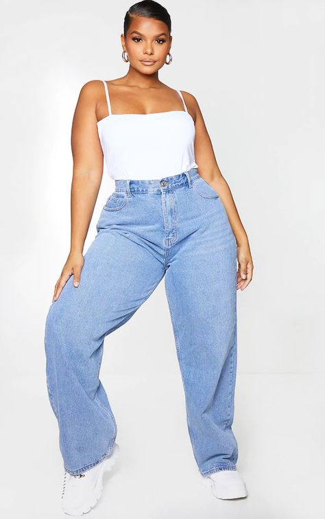 Mom Jeans Crop Top Outfit Plus Size, Plus-koon Muoti, Plus Size Boyfriend Jeans, Body Plus Size, Strap Bodysuit, Mom Jeans Outfit, Look Plus Size, Wardrobe Pieces, Curvy Girl Outfits