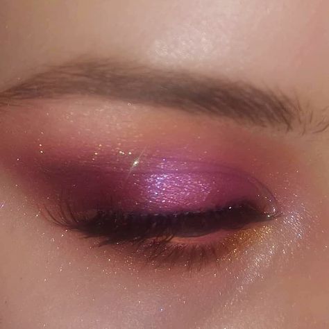 Make Up Concealer, Matte Make Up, Maquillage Yeux Cut Crease, Mekap Mata, 70s Makeup, Glitter Eye Makeup, Brown Eyeliner, Smink Inspiration, Makeup Eye Looks