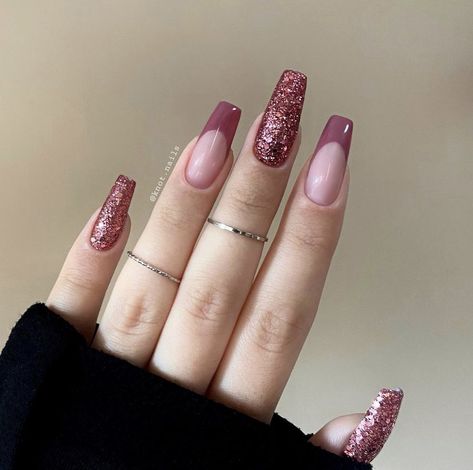 New Years Nail Designs, Gel Nails Diy, Red Nail Designs, Black Nail Designs, Black Nail, New Year's Nails, Bling Nails, Chic Nails, Valentines Nails