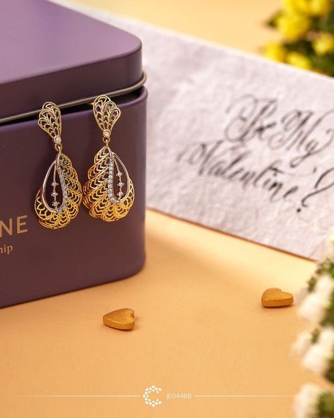 Fancy Gold Earrings Daily Wear, Leaf Gold Earrings, Dailywear Gold Earing, Gold Earrings Designs Modern, Caratlane Jewellery, Malabar Jewellery, Jali Work, South Jewellery, Jewellery Minimal