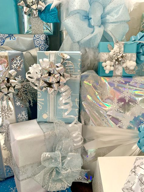 Winter Wonderland Wrapping Ideas, Winter Semester, Girly Tingz, Wrapping Inspiration, Blue Board, Gift Wrapping Inspiration, Snow Ice, Wrapping Gifts, Christmas Wrapping Paper