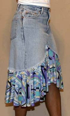 Diy Denim Skirt From Jeans Tutorials, Återvinna Jeans, Jean Patchwork, Umgestaltete Shirts, Sewing Jeans, Diy Vetement, Repurposed Clothing, Trendy Sewing, Mandala Tattoo Design