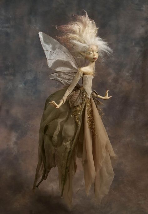 Realm of Froud: Fab fairy by Wendy.  Will be on display at the Belcastel gallery in France (where Wendy & Brian are teaching in August--and I'm going!!) Wendy Froud, Fairy Wall Art, Brian Froud, Fairy Art Dolls, Fairies Elves, Mystical Creatures, Fairy Angel, Fairy Art, Woodland Creatures