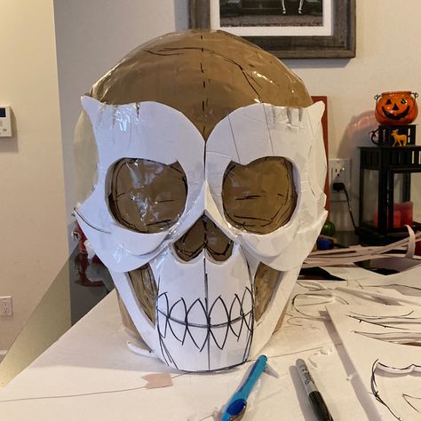 Mardi Gras 2021 — I made a skull mask of my own damn head! Paper Mache Skull, Diy Halloween Masks, Dia De Los Muertos Decorations Ideas, Diy Skulls, Skull Crafts, Creepy Halloween Decorations, Paper Mache Art, Skull Mask, Masks Art