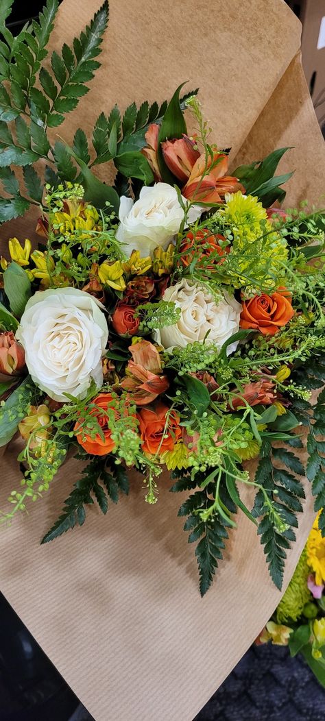 The white, orange and green compliment each other soo darn well Fav Flower, Orange Bouquet, Orange Bouquets, Hand Tie, Orange And Green, Flower Bouquets, Wedding Deco, My Flower, White Roses