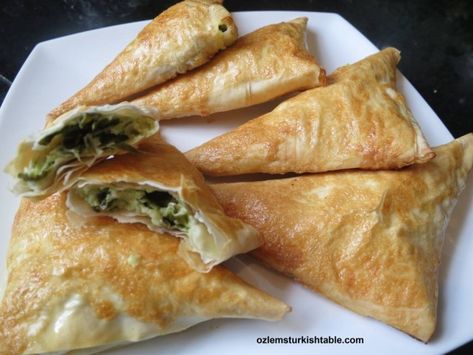 Spinach and cheese filled filo pastry triangles; Muska Boregi | Ozlem's Turkish Table Toddler Recipes, Turkish Breakfast, Filo Pastry, Savory Pastry, Spinach And Cheese, Spinach And Feta, Signature Dishes, Turkish Recipes, Papaya