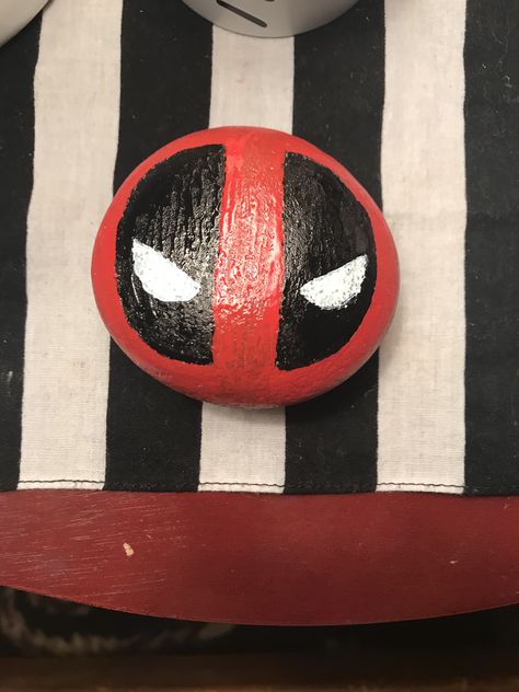 Marvel Painted Rocks, Deadpool Painting, Rock Animals, Sketch Free, Painted Rock Animals, Stone Art Painting, Painting Rocks, Pet Rocks, Painted Rock