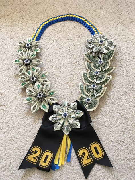 Senior Leis, Graduation Necklace Ideas, Grad Necklace, Homemade Graduation Gifts, Graduation Leis Diy Ribbons, Money Lei Diy, Lei Ideas, Graduation Leis Diy, Graduation Money Lei