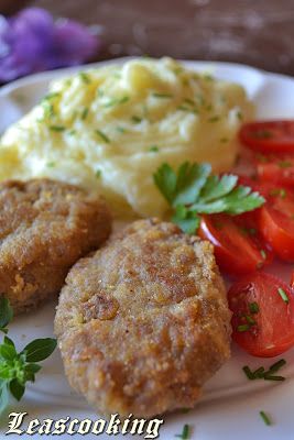 Kotlety, Kotletki, Cutlets, Russian burgers, Meatballs Russian style Kotleti Recipe, Meatloaf Burgers, Beef Patties Recipes, Russian Dishes, Burger Patties, Beef Patties, Recipe Beef, Russian Food, European Recipes