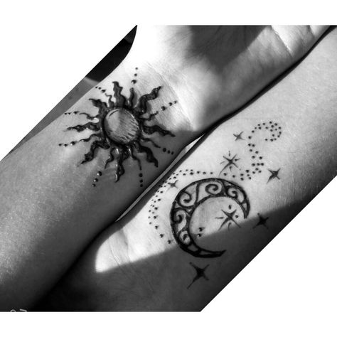 Sun and moon sister henna tattoos Matching Henna Tattoos, Matching Henna, Sun And Moon Tattoos, Tattoos For Couples, Best Couple Tattoos, Cute Couple Tattoos, Cute Henna, Tato Henna, Moon Tattoos