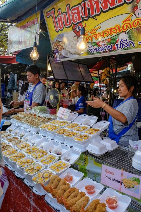 Chatuchak Weekend Market, Traditional Thai Food, Thai Food Photography, Easy Thai Recipes, Healthy Thai Recipes, Bangkok Tourist, Chatuchak Market, Bangkok Shopping, Authentic Thai Food