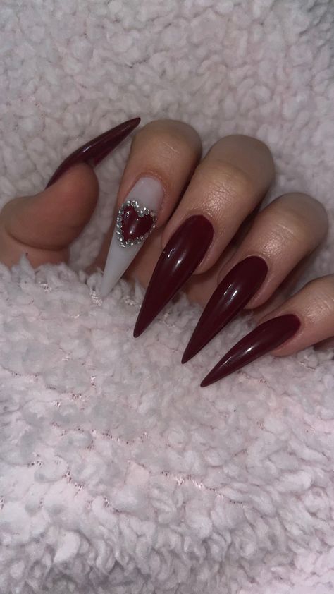 Sharp Nails Design, Red Sparkly Nails, Vampy Nails, Dark Royalty, Red Stiletto Nails, Vampire Nails, Kylie Nails, Princess Nails, Nail Pics