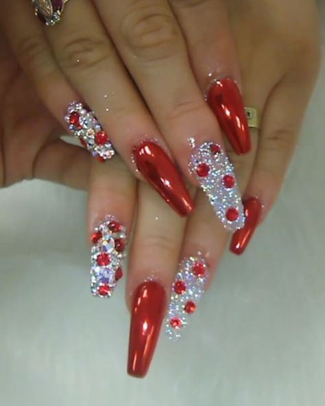 💎Jenn💎 (@nailedthebling) on Instagram: “Red Chrome and Swarovski Bling!!” Red Chrome Nails, Unghie Sfumate, Valentines Day Nails, Valentine Nail Art, Red Acrylic Nails, Cute Christmas Nails, Nail Designs Valentines, Christmas Nail Art Designs, Christmas Nails Acrylic