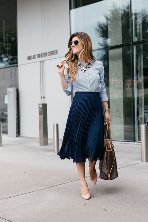 Flowy Skirt Outfit, Business Casual Skirt, Meeting Outfit, Chic Business Casual, Midi Skirt Outfit, Office Casual Outfit, Business Casual Outfits For Women, Fall Outfits For Work, Outfit Trends