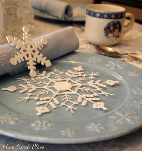 Plum Creek Place: Got Snow? Winter Snowman Tablescape#c7282840786542367871 Snowman Tablescape, Winter Table Setting, Snowman Theme, Winter Tablescapes, Southern States, Christmas Tablescape, Winter Table, Winter Snowman, Christmas Tablescapes