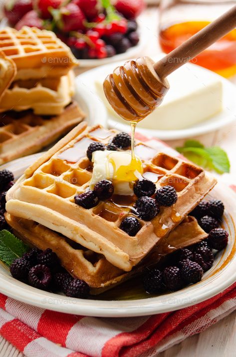 Belgian Waffles, Waffle Recipes, Mint Leaves, Blackberry, Honey, Waffles, Biscuits, Raspberry, Butter