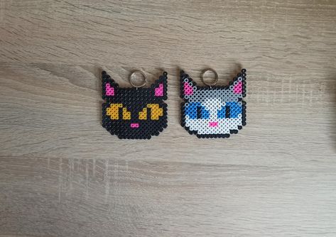 Hama bead gatos Beads Patterns, Hamma Beads, Hama Bead, Hama Beads Patterns, Beaded Jewlery, Diy Perler Beads, Hama Beads, Perler Beads, Beading Patterns