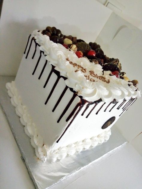 8 Inch Square Cake, Chocolate Cake Layers, Whipped Cream Cake, Whipped Cream Cakes, Square Cake, Cake Layers, Drip Cakes, Cream Cake, Cakes And More