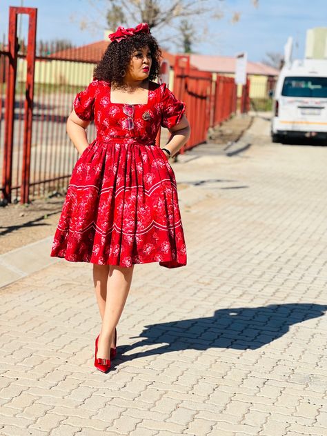 Sishweshwe Designs Dresses, Lesotho Seshoeshoe Dress, Shweshwe Dresses Lesotho, Shweshwe Dresses Patterns, Seshweshwe Dresses, Sesotho Traditional Dresses, South African Traditional Dresses, African Traditional Wear, Shweshwe Dresses