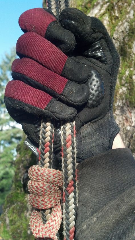 The TrembleX is Cestus's lead anti-vibration glove, and works great for jobs that require superior grip. The Silicone Surface palm offers a maximum grip which is great for when grabbing a rope. Cestus Gloves, Rope Bracelet, Gloves, Sports