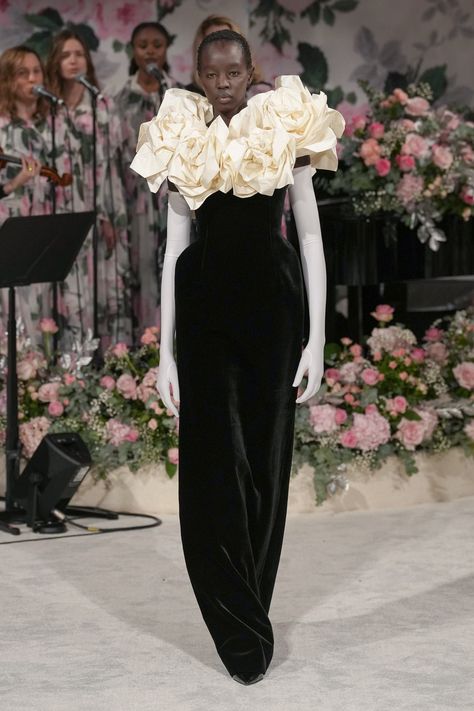 Richard Quinn Fall 2024 Ready-to-Wear Collection London Fashion Week Runway, Runway 2024, Bridal Business, Richard Quinn, London Fashion Weeks, Moda Outfit, 20s Fashion, Fall 24, Fall Winter 2024