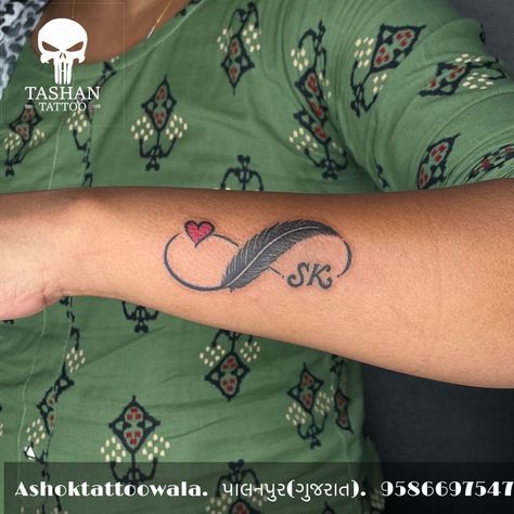 Sk Tattoo Letter, Sai Name Tattoo, Sk Tattoo, Small Infinity Tattoos, Design Mehendi, Infinity Couple Tattoos, Design With Letters, Love Yourself Tattoo, Infinity Tattoo Designs