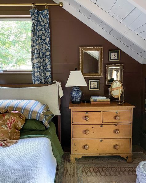 Hayes Cottage (@hayes.cottage) • Instagram photos and videos Craftsman Cottage Interiors, Cottage Core Bedding, Dark Cottage Core Bedroom, Hygee Home, Cottage Core Bedroom, Fishermans Cottage, Craftsman Cottage, Cosy House, Attic Room