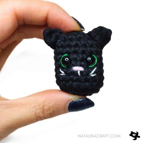 No-sew Crochet black cat - Free pattern - Natalina Craft Crochet No Sew, Crochet Black Cat, Thanksgiving Crochet, Crochet Bat, Crochet Black, Cat Crochet, Halloween Crochet Patterns, Crochet Amigurumi Free Patterns, Crochet Amigurumi Free